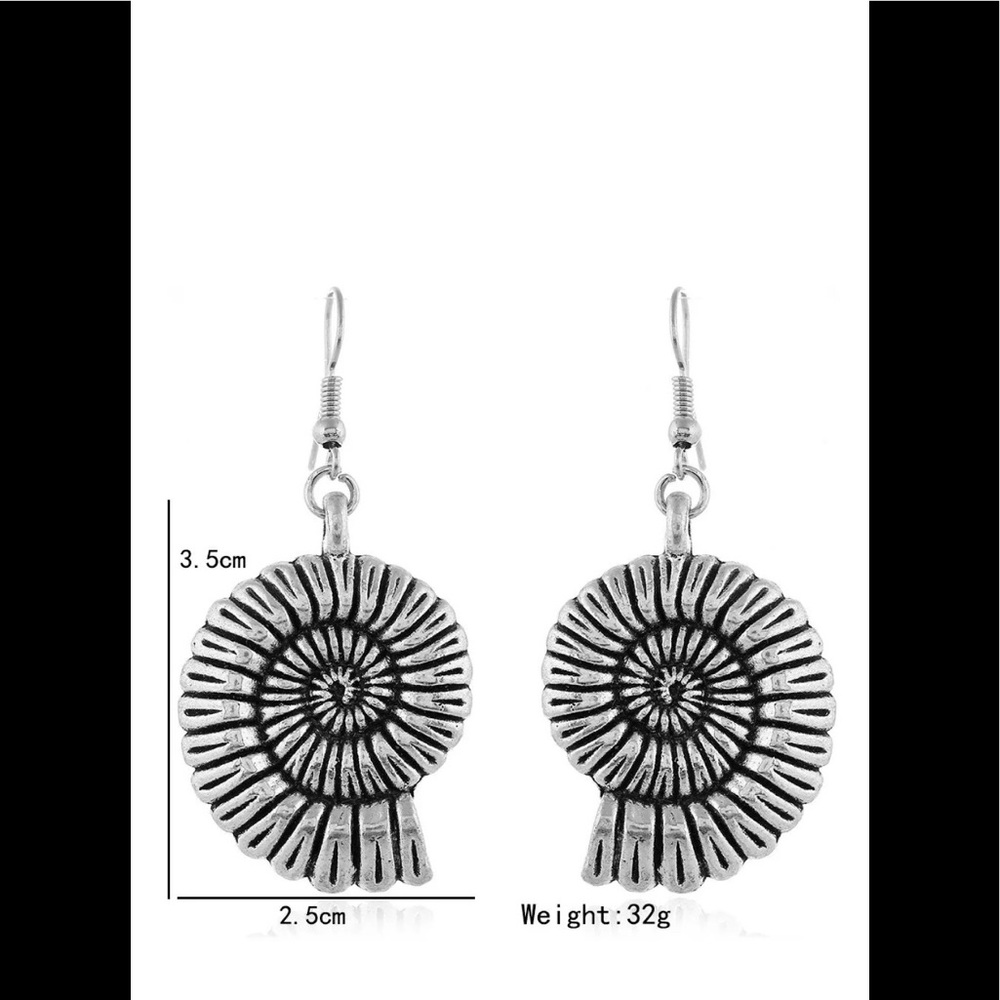 Shell Conch Earrings - Picture 2 of 2